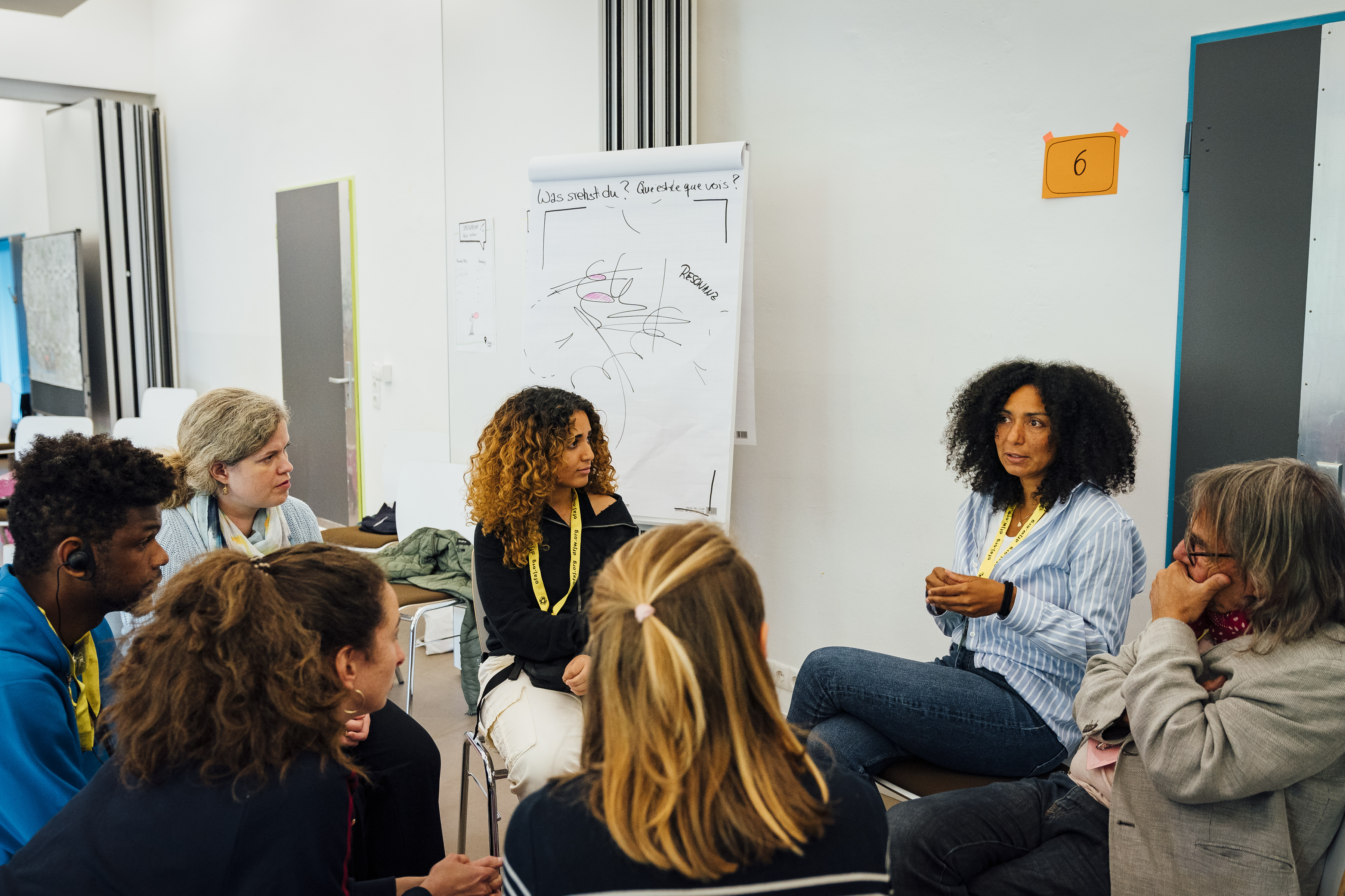 Des partenaires échangent lors d'une réunion de réseau