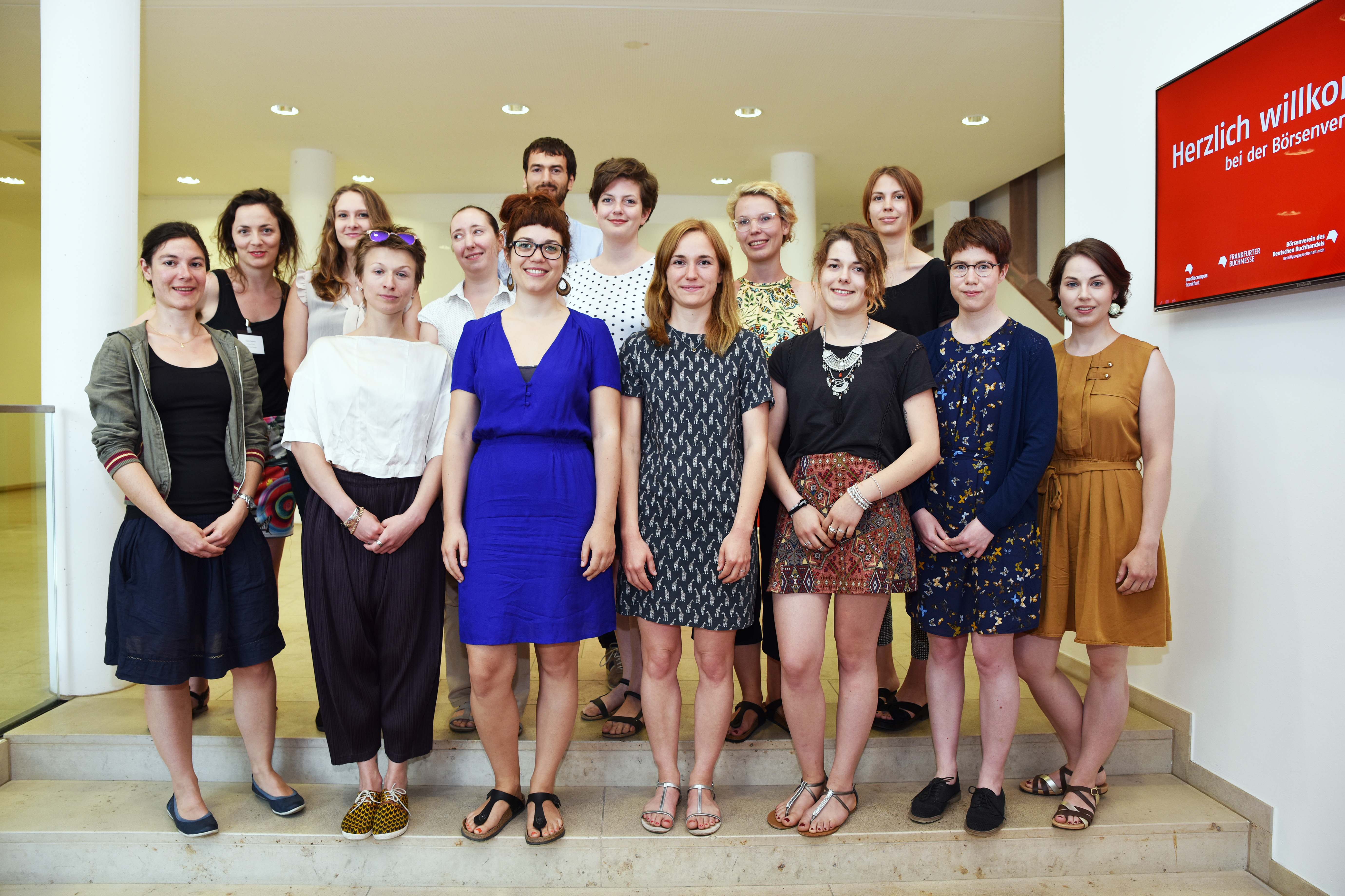 Des participants au programme pose devant le BIEF
