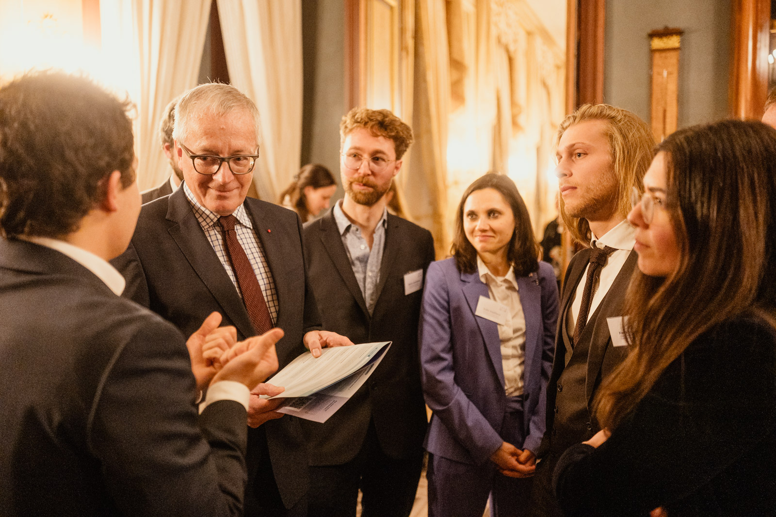 Les membres de la génération Europe presentent leur recommandations à Stephan Steinlein