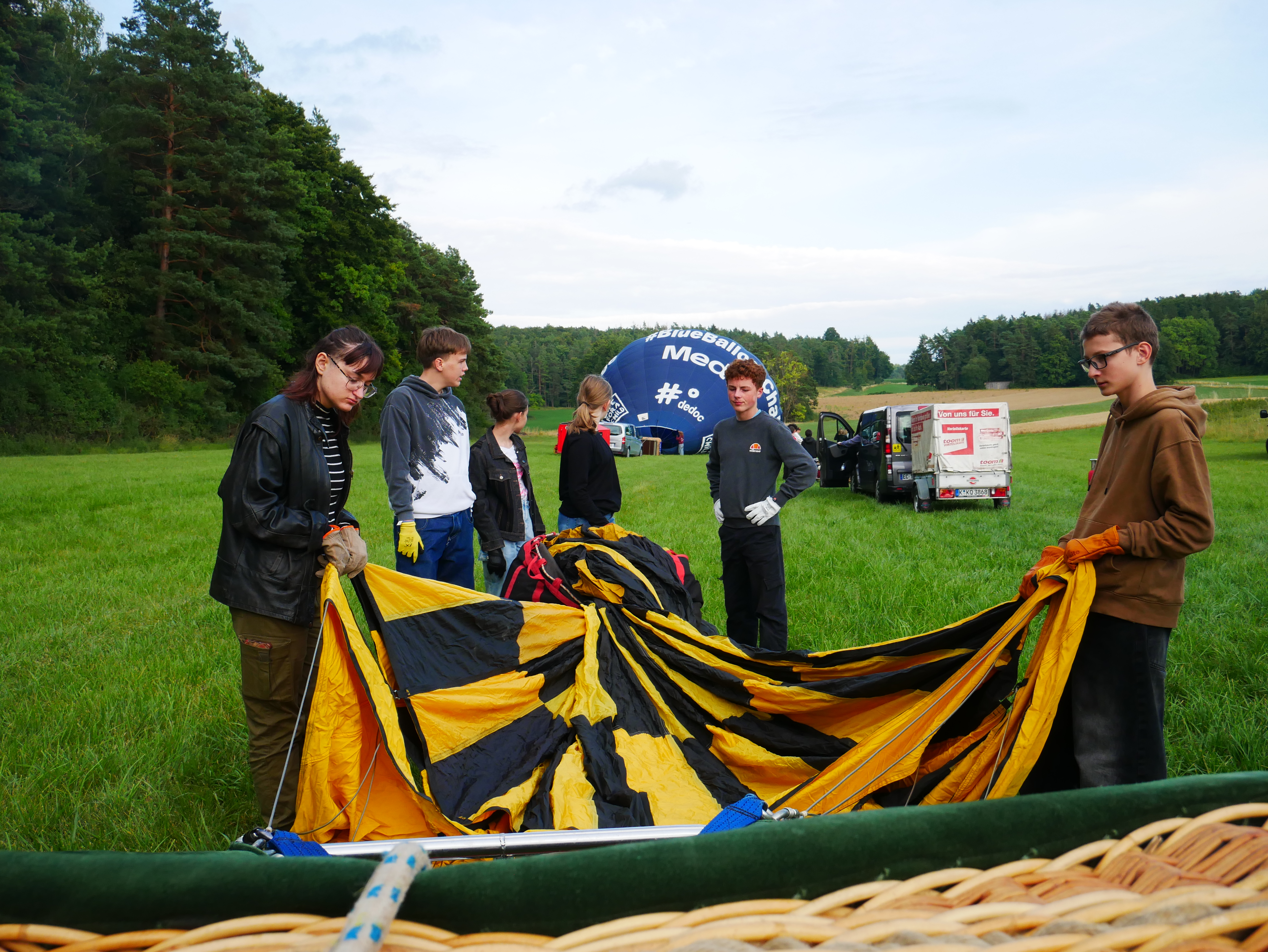 Décollage de la montgolfière au petit matin