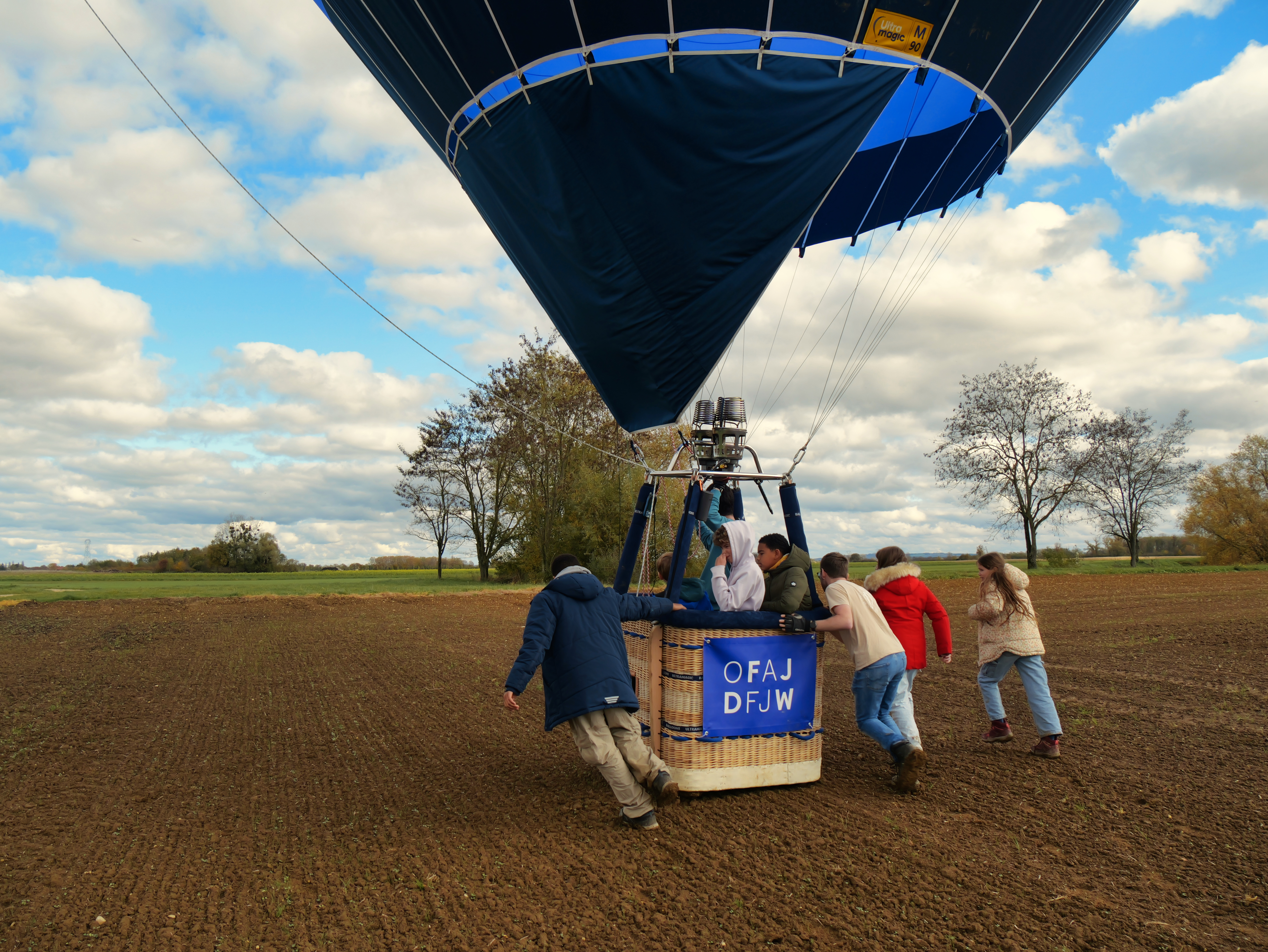 Déplacement de la montgolfière après l'atterrissage