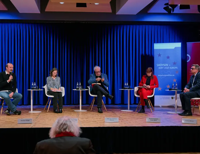 table ronde sur le thème de « L’éducation citoyenne dans le dialogue franco-allemand »