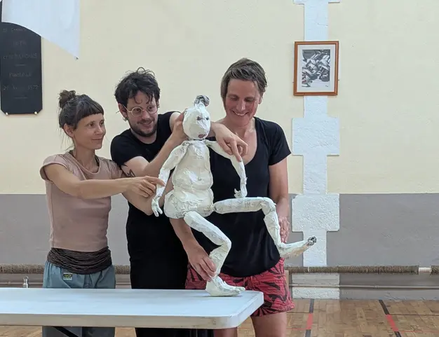 Stage " Marionnettes en papier journal" avec Ivana Sajević & Emilie Jedwab-Wroclawski en juillet 2025 