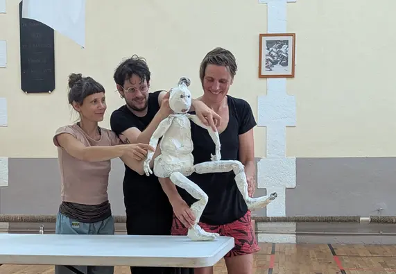 Stage " Marionnettes en papier journal" avec Ivana Sajević &amp; Emilie Jedwab-Wroclawski en juillet 2025
