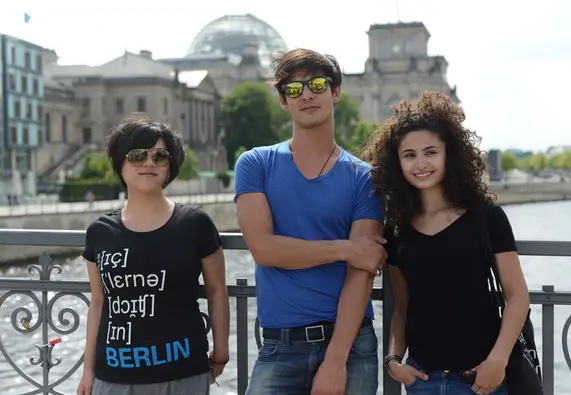 csm_students-berlin-reichstag_91b05fd2c2_0.jpg