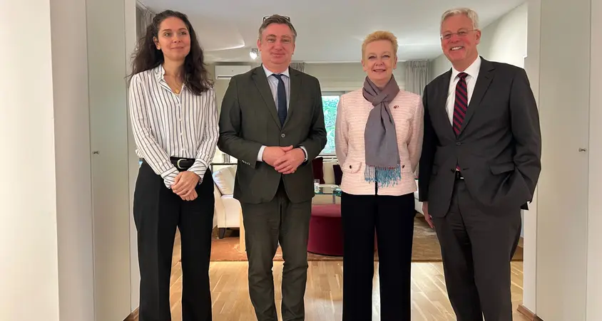 svg+xml;charset=utf-8,%3Csvg%20xmlns%3D'http%3A%2F%2Fwww.w3.org%2F2000%2Fsvg'%20viewBox%3D'0%200%201%201'%2F%3E