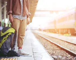 jeune_quai_gare_fotolia.jpg