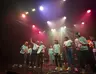 Teilnehmende der école du flow 2025 auf der Bühne