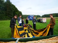 Décollage de la montgolfière au petit matin
