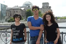 csm_students-berlin-reichstag_91b05fd2c2.jpg