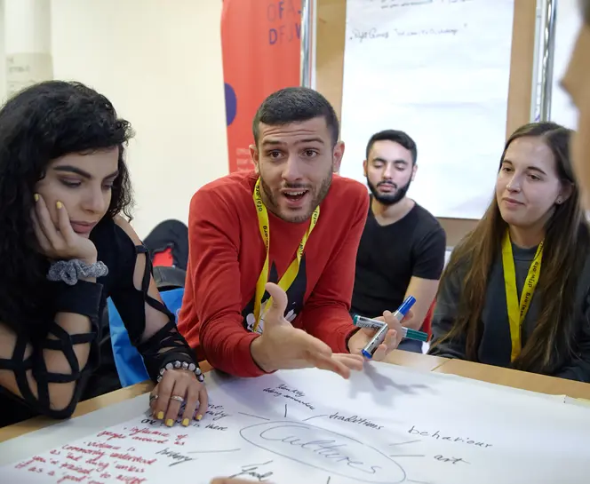 Des jeunes lors d'un atelier sur l'Europe