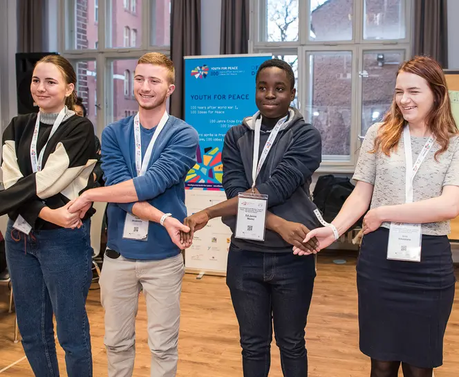 Des jeunes provenant de plusieurs pays européens lors de la rencontre &quot;Youth for peace&quot;