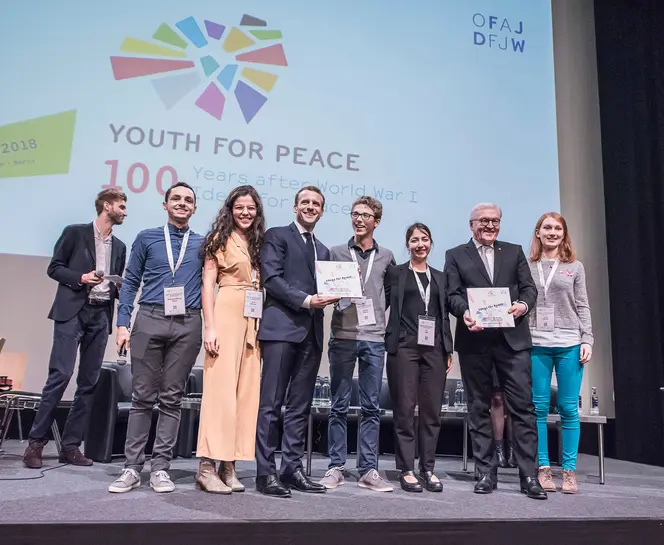 Frank-Walter Steinmeier et Emmanuel Macron lors de l'événement &quot;Youth for Peace&quot;