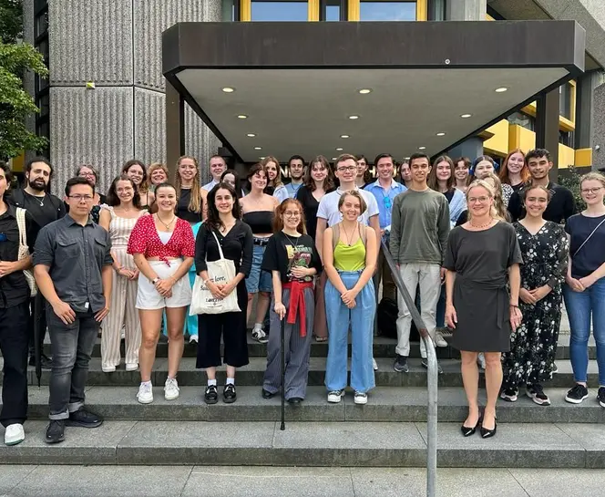 Photo de groupe prise avec Mme la députée européenne Viola von Cramon