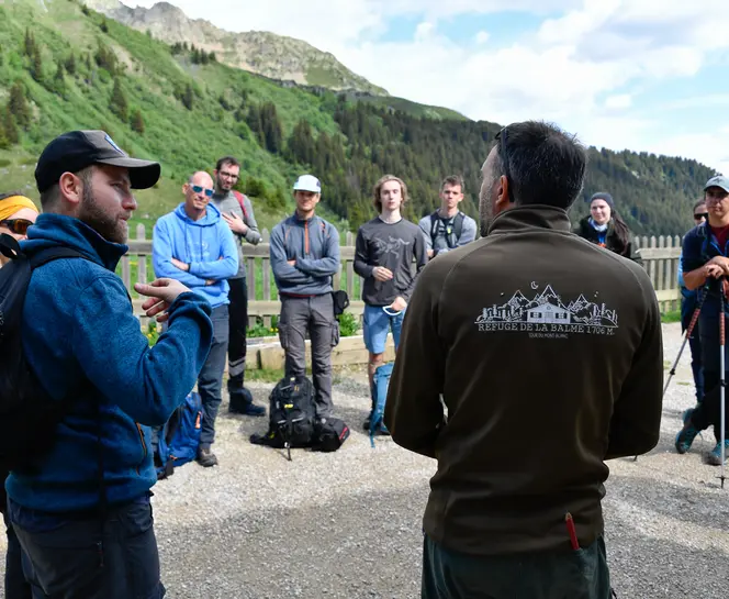 Discussion avec le gardien du refuge de la Balme